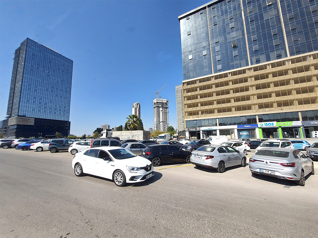 İzmir Gıda Çarşısında 1+0 Oda Net 37 m2 Satılık Ofis